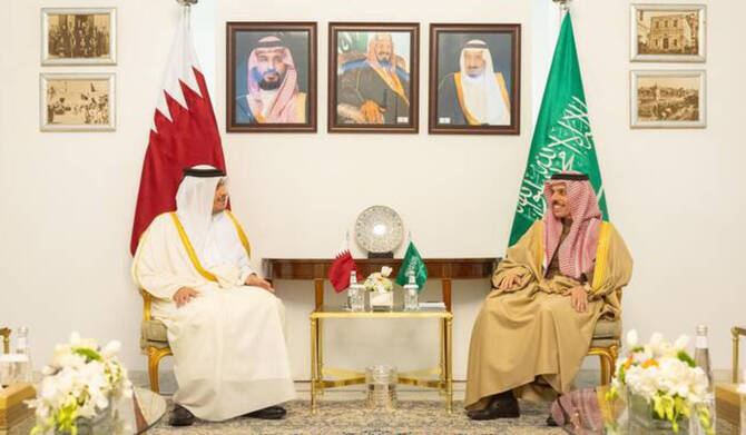 ولي العهد السعودي ووزير خارجية قطر يبحثان التطورات الإقليمية