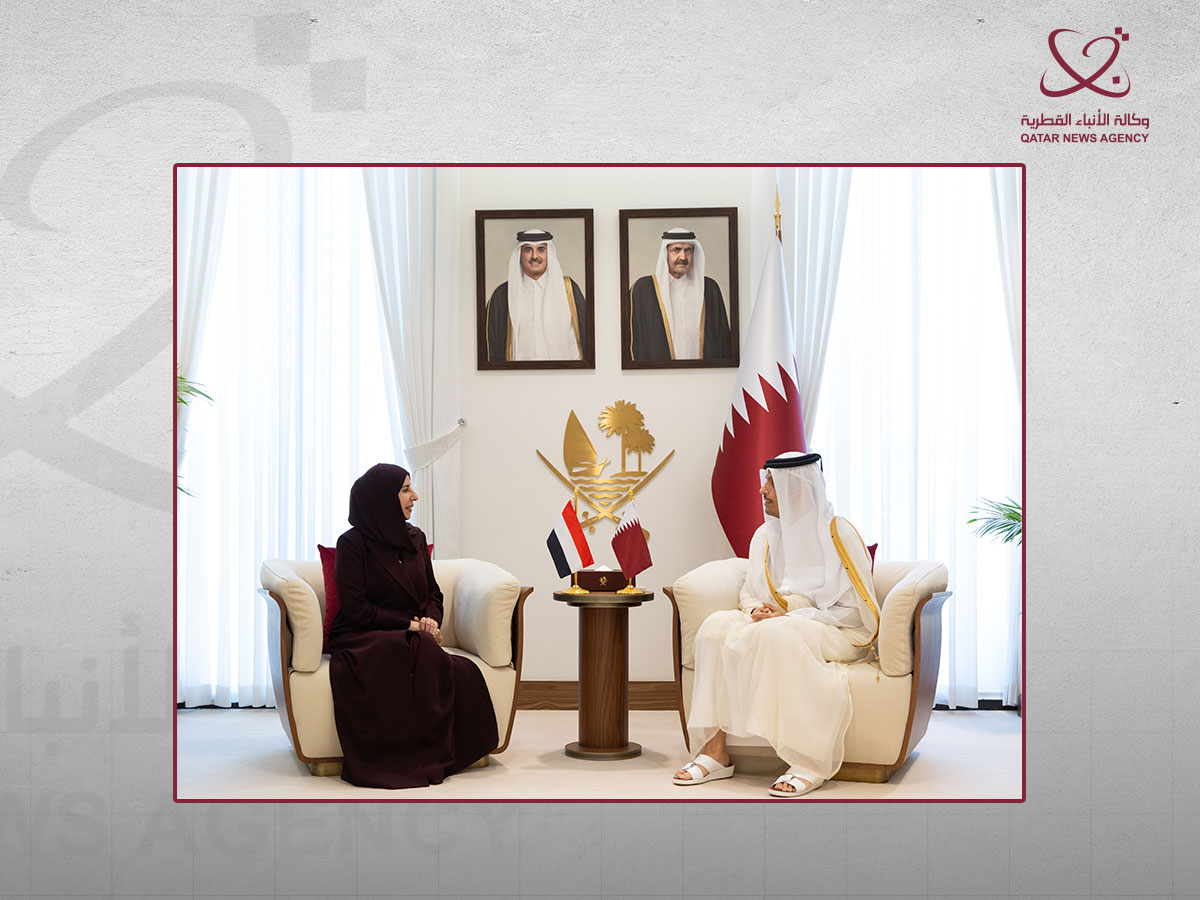 أمير قطر يتلقى رسالة خطية من رئيس المجلس الرئاسي اليمني لتعزيز العلاقات الثنائية