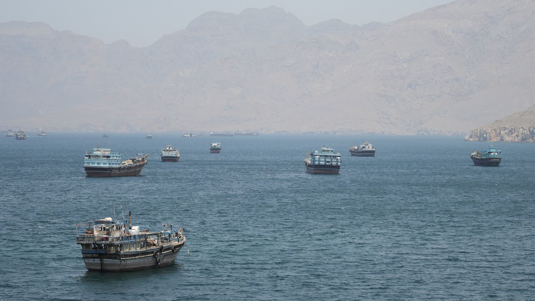 الجمود الدبلوماسي والتوترات المستمرة: إيران تترقب، وناقلة غاز قطرية تتجه نحو مضيق هرمز