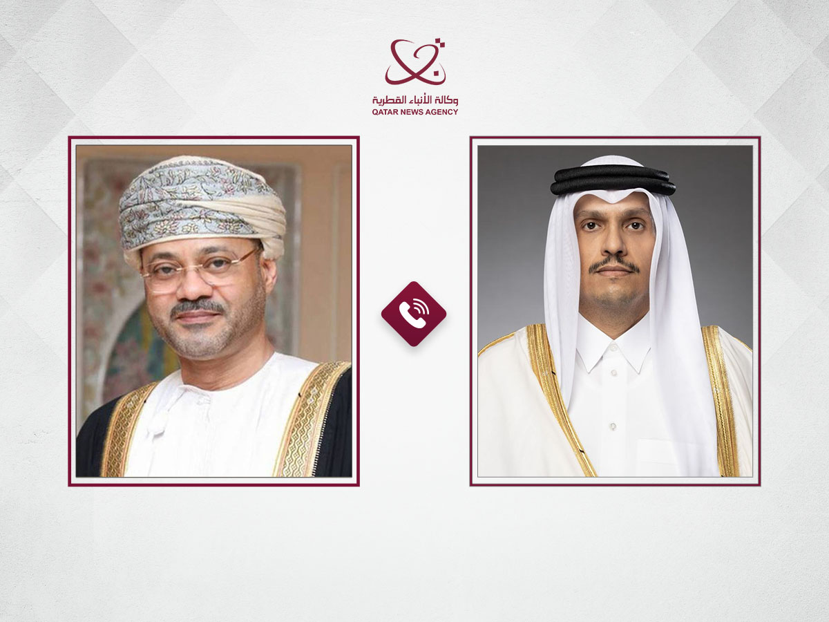 اتصال هاتفي بين وزيري خارجية قطر وعُمان لبحث العلاقات الثنائية والتطورات الإقليمية وتعزيز الأمن الإقليمي